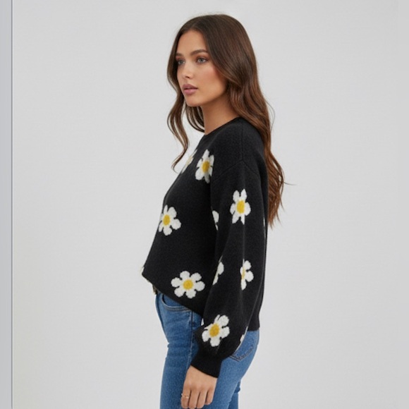Black Daisy Flower Pattern Sweater - Picture 3 of 7